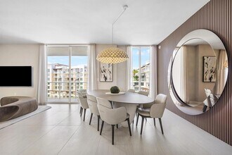 210 SE Mizner Blvd, Unit 704 in Boca Raton, FL - Building Photo - Building Photo
