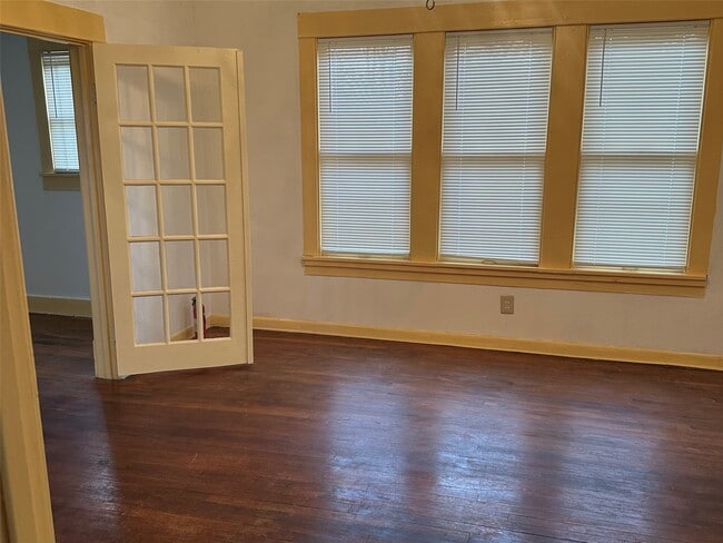 property at 4621 Davenport St