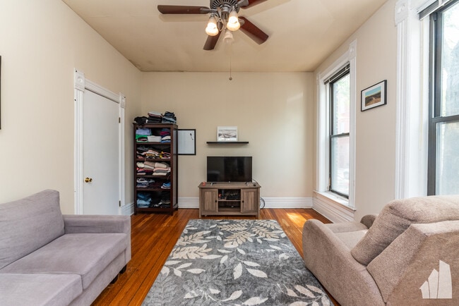 1101 N Marshfield Ave, Unit 2R in Chicago, IL - Building Photo - Building Photo