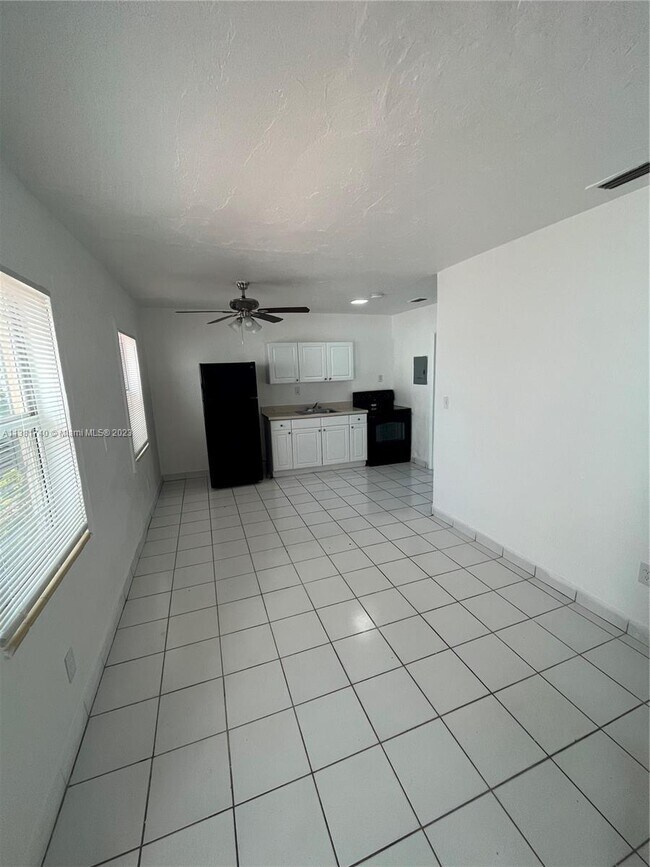 158 W 6th St in Hialeah, FL - Building Photo - Building Photo