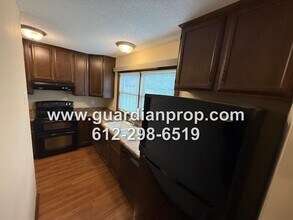 6680 Gretchen Ln N in Oakdale, MN - Building Photo - Building Photo
