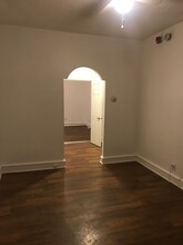 5818 Willows Ave in Philadelphia, PA - Foto de edificio - Building Photo