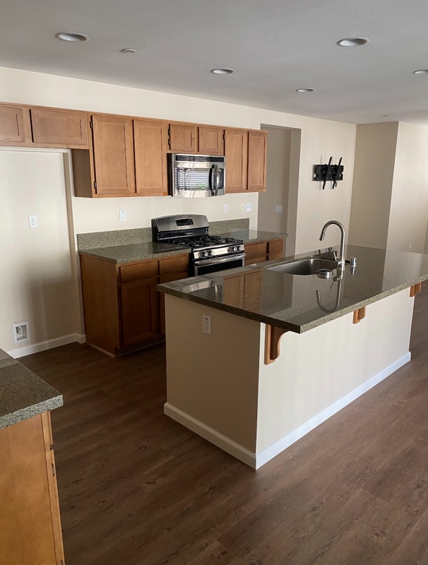 34281 Woodmont in Lake Elsinore, CA - Foto de edificio - Building Photo