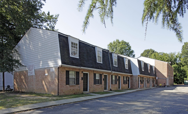 English Boxwood Apartments