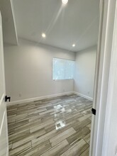9490 Obeck Ave, Unit 9488 in Arleta, CA - Foto de edificio - Building Photo
