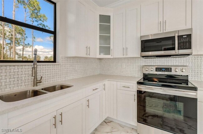 2436 14th Ave NE in Naples, FL - Building Photo - Building Photo