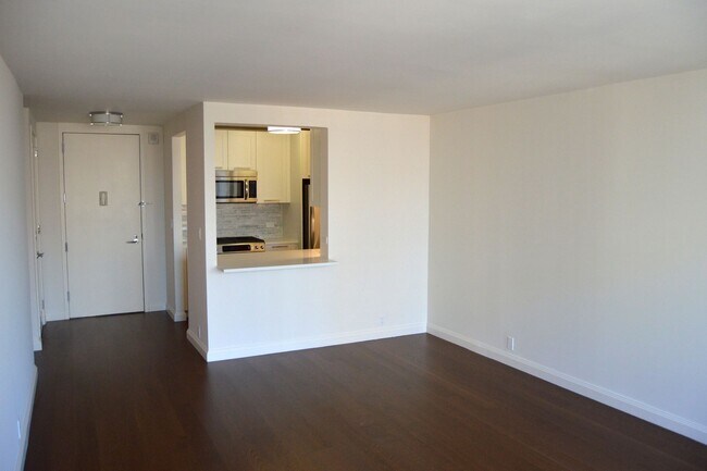 200 E 94th St in New York, NY - Building Photo - Building Photo