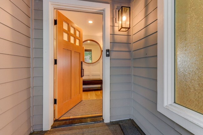 10829 Marine View Dr SW in Seattle, WA - Building Photo - Building Photo