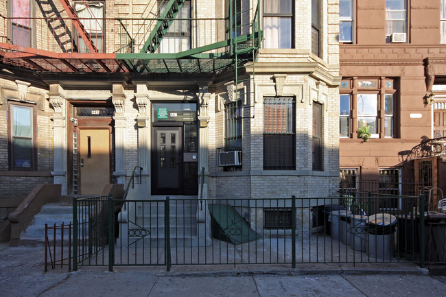 447 Bainbridge St in Brooklyn, NY - Building Photo - Building Photo