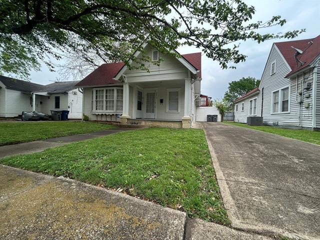 property at 2416 N Prairie Ave