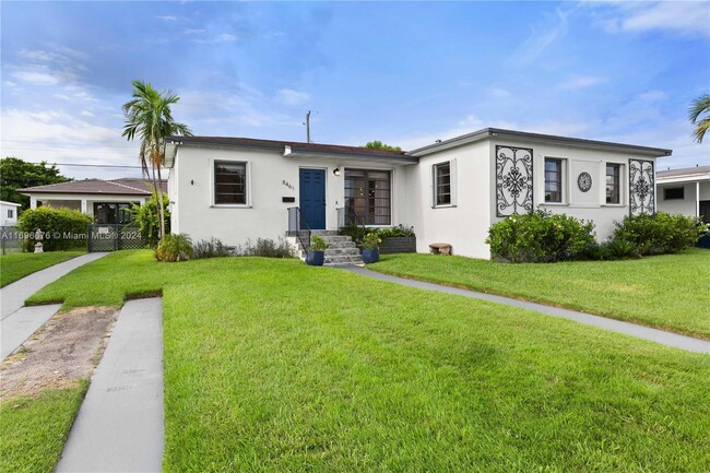 8461 SW 33rd Terrace in Miami, FL - Building Photo - Building Photo