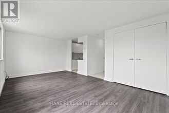 7555 Goreway Dr in Mississauga, ON - Building Photo - Building Photo