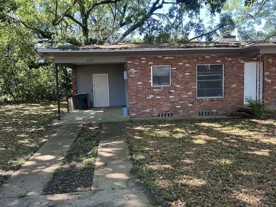 2619 Mission Rd in Tallahassee, FL - Building Photo