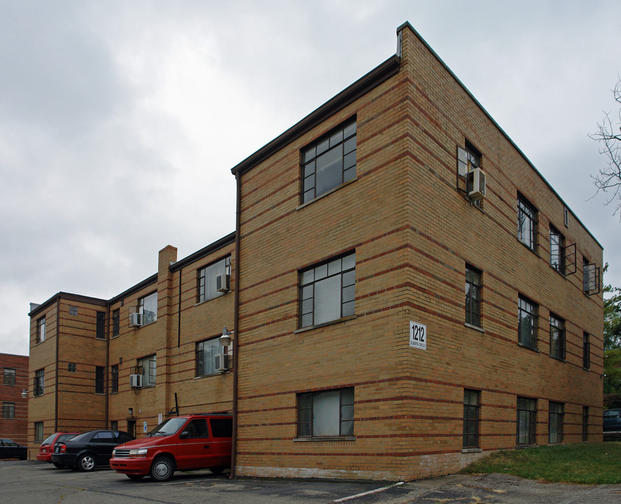 1212 Elberta Cir in Covington, KY - Foto de edificio