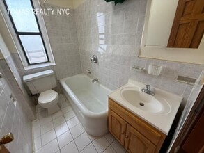 710 E 235th St in Bronx, NY - Building Photo - Building Photo