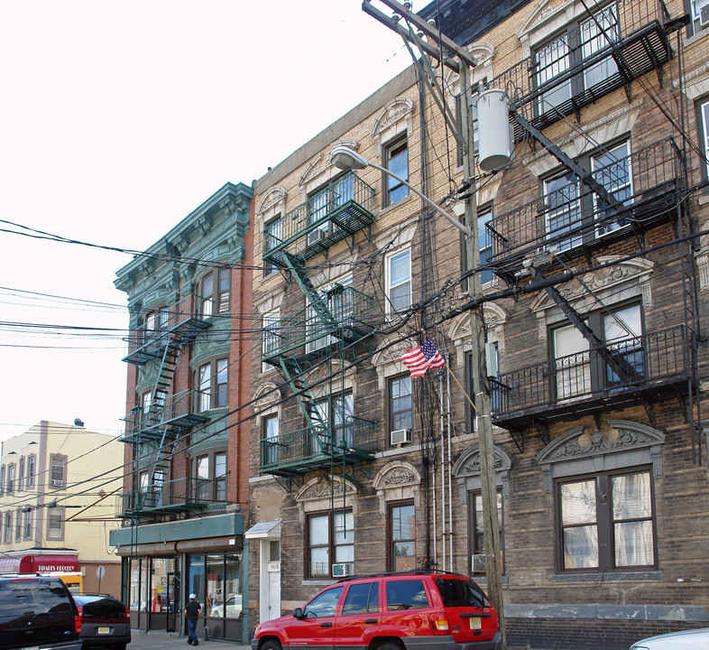 1405 Bergenline Ave in Union City, NJ - Foto de edificio