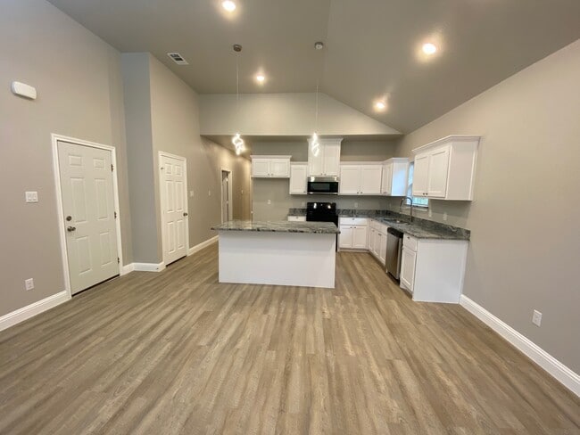 2211 Henry St in Greenville, TX - Building Photo - Building Photo