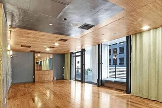70 W 45th St in New York, NY - Building Photo - Building Photo