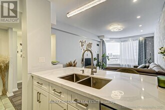 3 Hickory Tree Rd in Toronto, ON - Building Photo - Building Photo