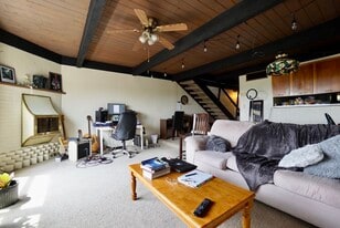 2756 University Ave, Unit 11