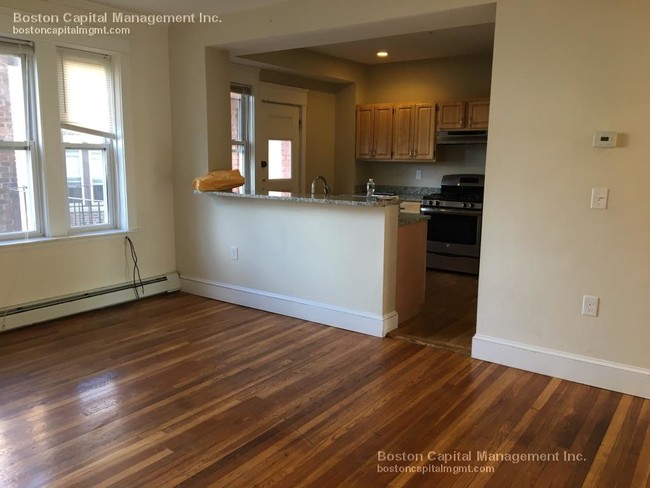 11 Quint Ave, Unit 1 in Boston, MA - Building Photo - Building Photo