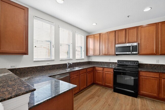 645 Amador Ln in West Palm Beach, FL - Building Photo - Building Photo