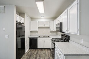 Sundance I in Paola, KS - Building Photo