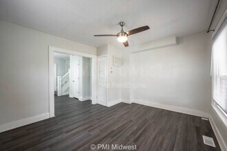 944 E Minnesota St in Indianapolis, IN - Foto de edificio - Building Photo