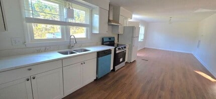 9 Laurel St in Granite Falls, NC - Building Photo - Building Photo