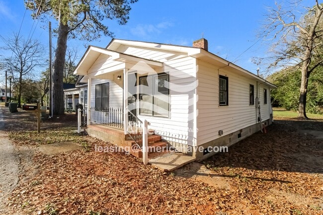 1607 Lee St in Camden, SC - Foto de edificio - Building Photo