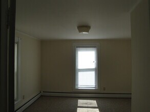 51 Andover St, Unit Apt 2 in Ludlow, VT - Foto de edificio - Building Photo
