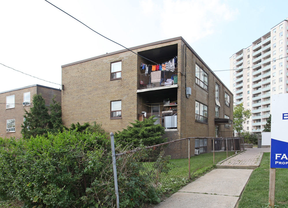 106 Rajah St in Toronto, ON - Building Photo