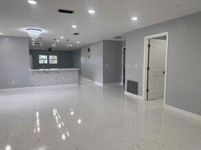 1900 Manor Cir SE in Winter Haven, FL - Building Photo - Building Photo