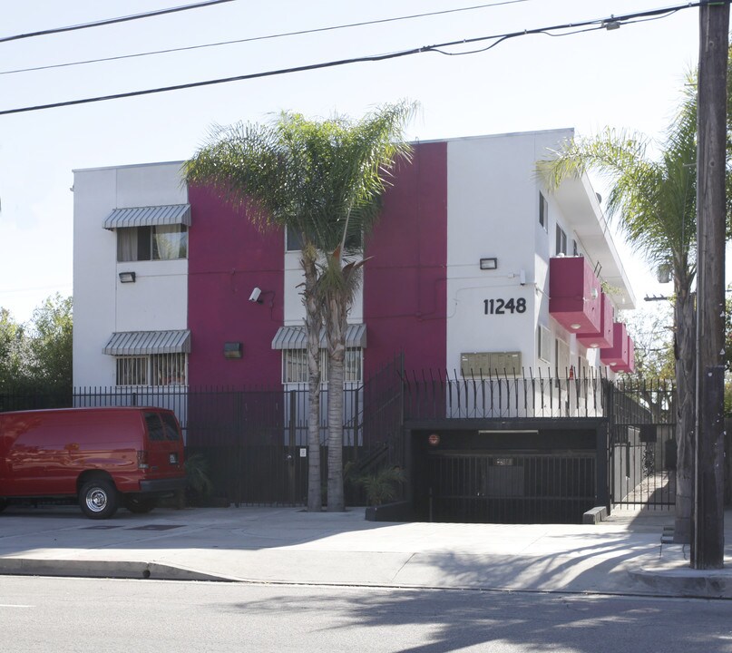 11248 Oxnard St in North Hollywood, CA - Building Photo