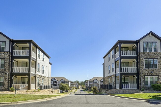 Evergreen at Southwood in Tallahassee, FL - Foto de edificio - Building Photo