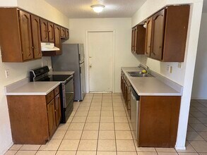 2027 Castle Gate Cir in San Marcos, TX - Building Photo - Building Photo