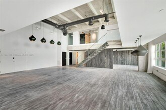 1749 NE Miami Ct in Miami, FL - Building Photo - Building Photo