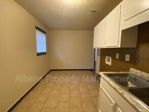 1033 Alpine Ct in Athens, GA - Building Photo - Building Photo