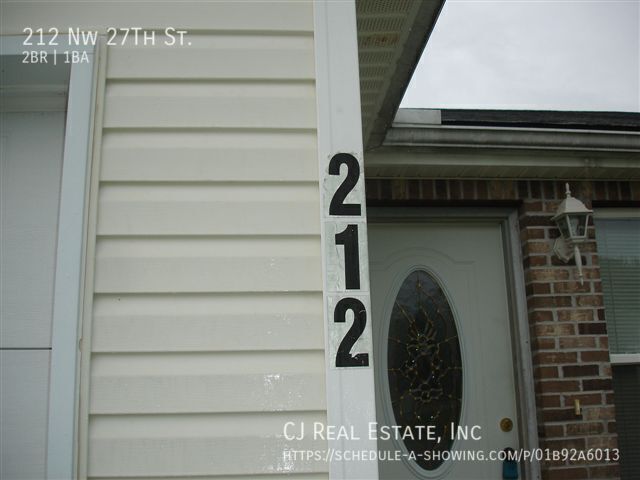 212 NW 27th St Ct in Blue Springs, MO - Building Photo