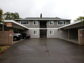 2324 Heidi Pl, Unit 3 in Santa Rosa, CA - Building Photo - Building Photo