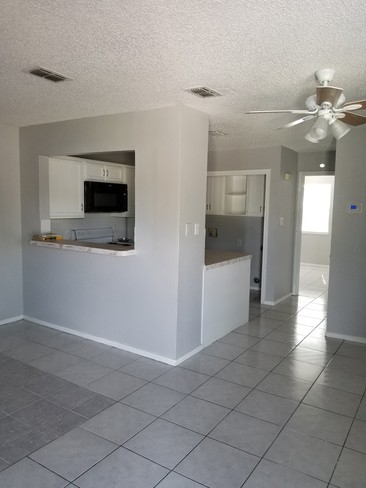 Valenica Apartments in McAllen, TX - Building Photo - Building Photo