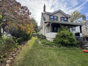 186 Selvage Ave in Teaneck, NJ - Building Photo - Building Photo