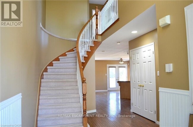 122 Foxborough Dr in Hamilton, ON - Building Photo - Building Photo