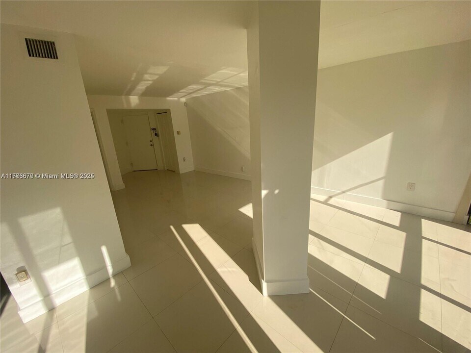 8305 SW 152nd Ave in Miami, FL - Building Photo