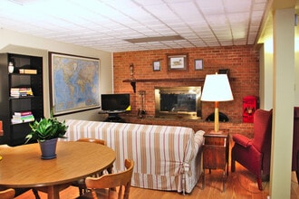 813 Spring Valley Drive in Fredericksburg, VA - Building Photo - Building Photo