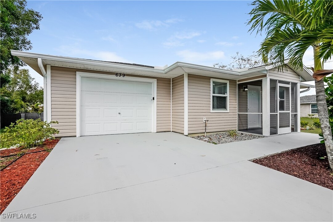 639 SW 4th Terrace in Cape Coral, FL - Building Photo