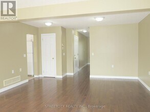 1155 S Wenige Dr in London, ON - Building Photo - Building Photo