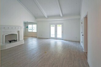 12618 Lockerbie Cir in Carmel, IN - Building Photo - Building Photo