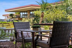 7147 E Rancho Vista Dr in Scottsdale, AZ - Building Photo