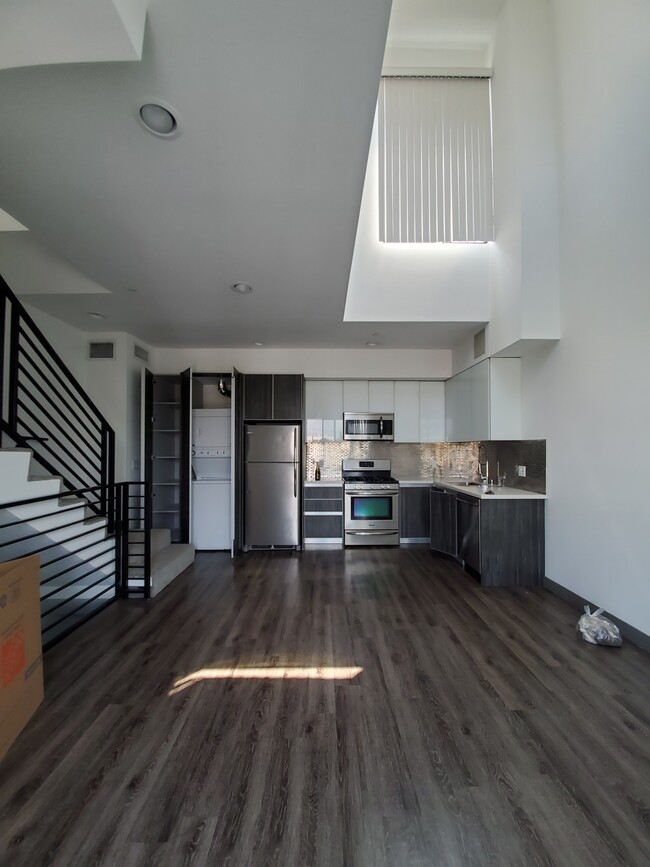 One Bedroom Townhome in Silver Lake in Los Angeles, CA - Foto de edificio - Building Photo